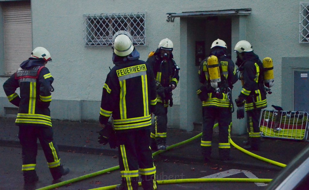 Feuer 3 Dachstuhl Koeln Buchforst Kalk Muelheimerstr P130.JPG